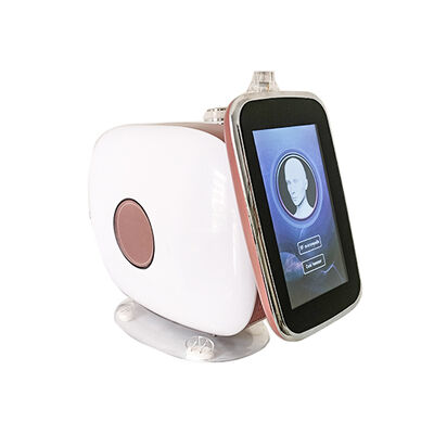 Bom preço dispositivo frio do Rf Microneedling do martelo de 2in1 Microneedle para a pele que aperta a remoção do enrugamento on-line